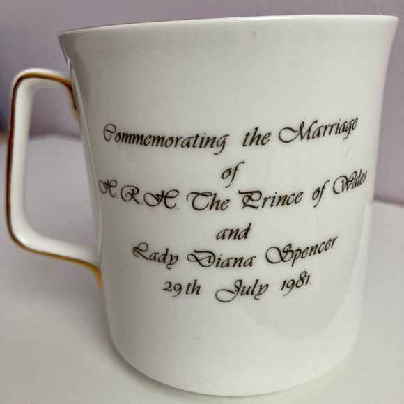 Royal Wedding Commemorative Teacup 1981 - Picture 3 of 7